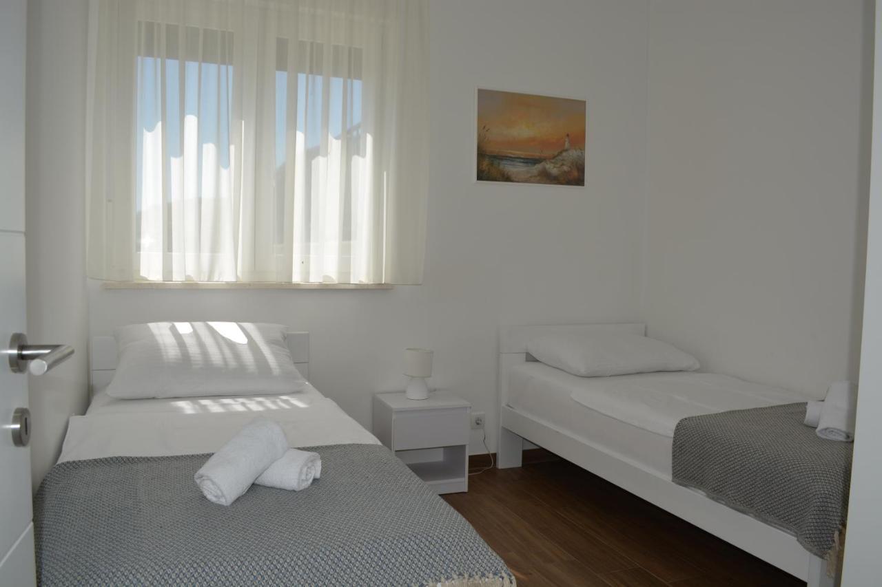 Apartments Antea Паг Экстерьер фото