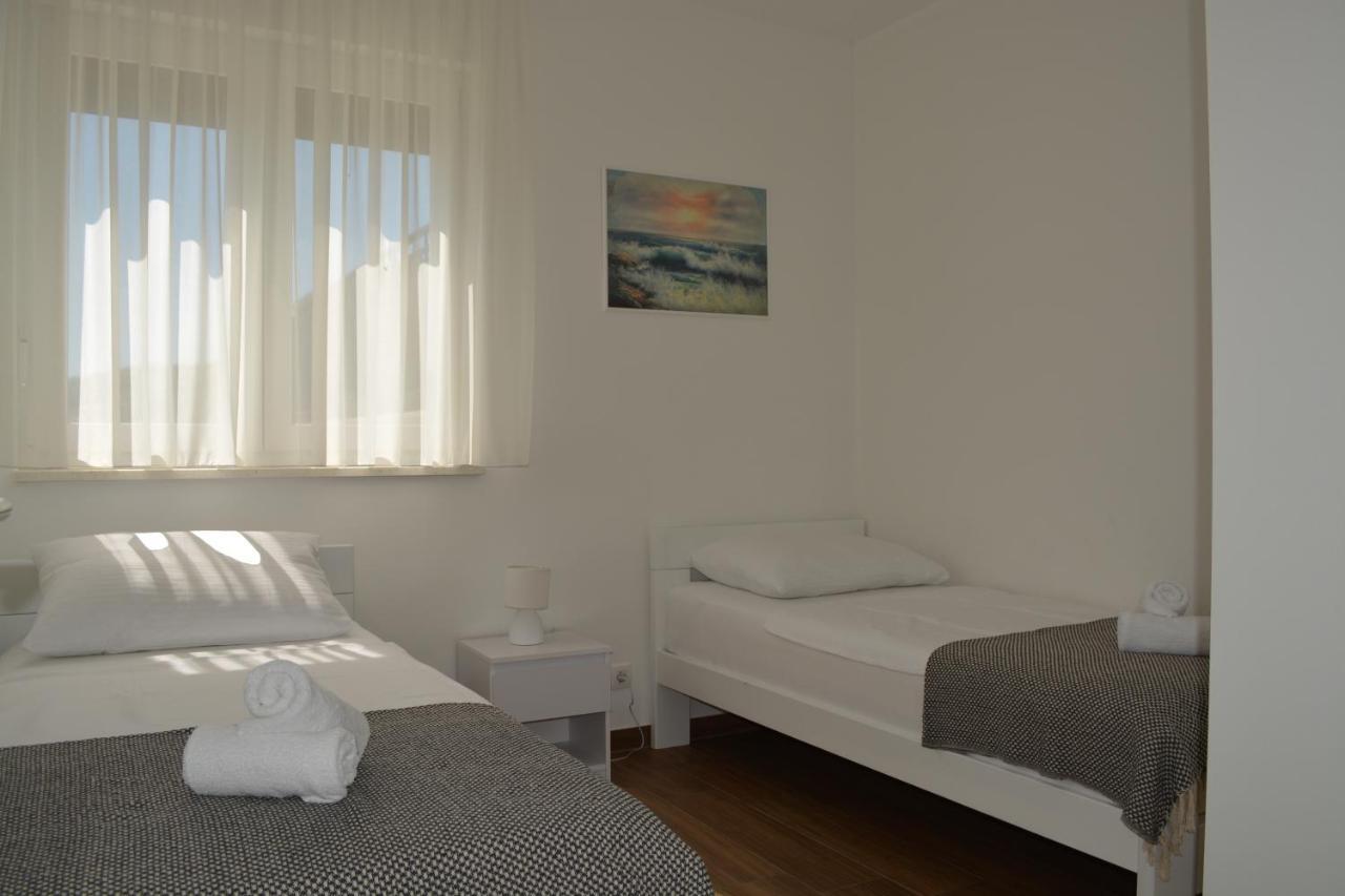 Apartments Antea Паг Экстерьер фото